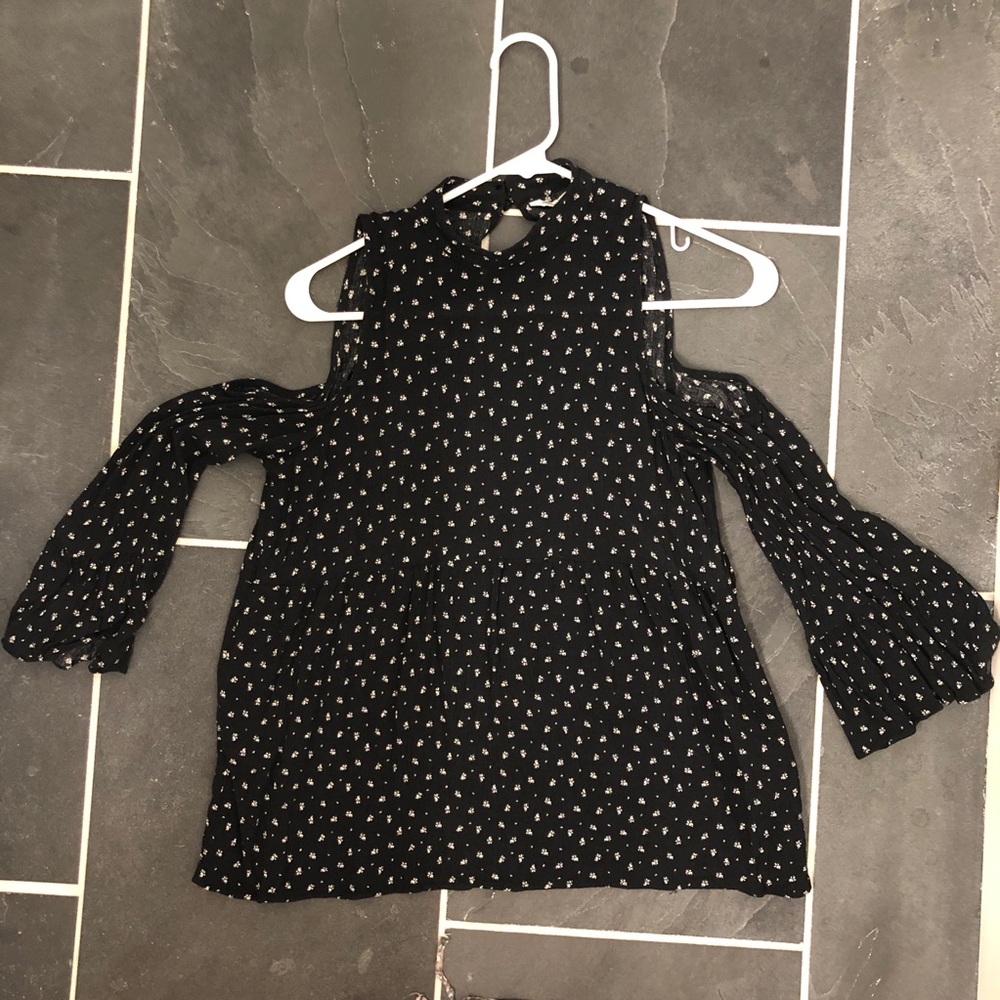 AE cold shoulder black and patterned top